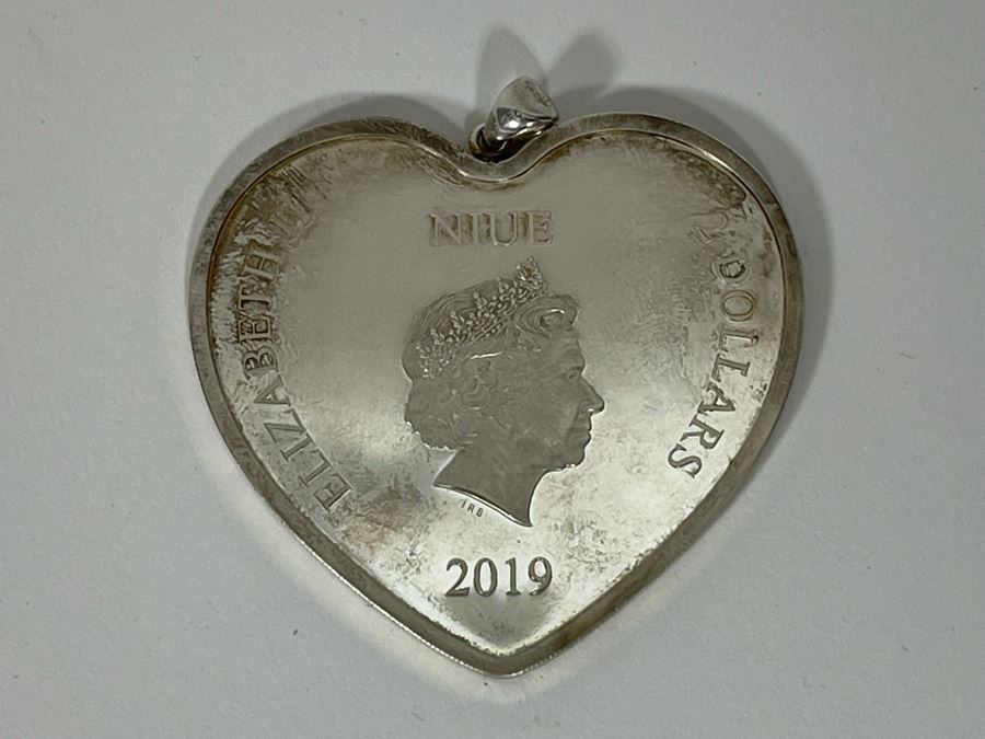 Disney 1oz .999 Fine Silver Heart-Shaped Mickey Mouse Minnie Mouse Pendant New Zealand 2 Dollars [Photo 9]