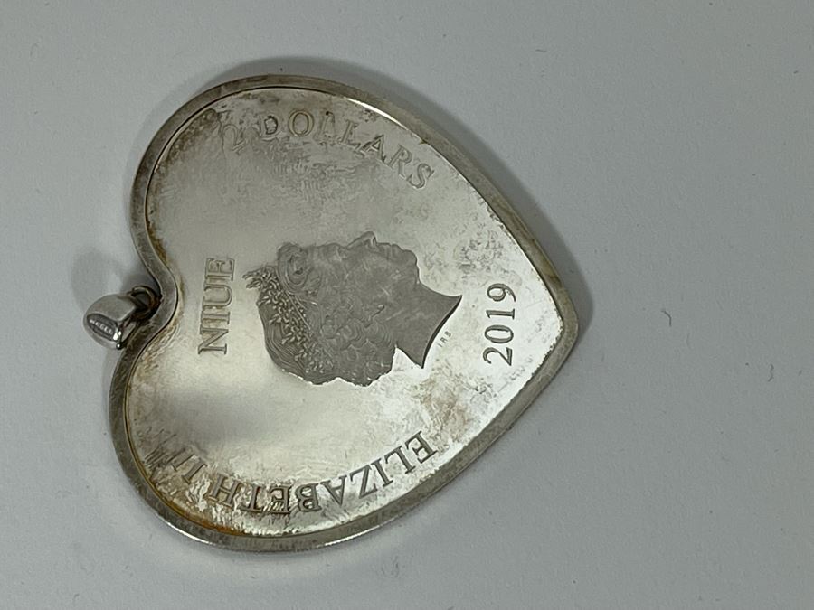 Disney 1oz .999 Fine Silver Heart-Shaped Mickey Mouse Minnie Mouse Pendant New Zealand 2 Dollars [Photo 10]