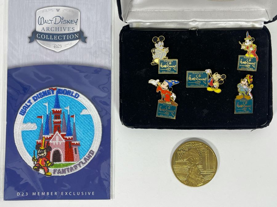 Member Exclusive Walt Disney World Fantasyland Patch, Classics Walt Disney Collection Pins, Disneyland 45 Years Of Magic Pinocchio Medallion [Photo 1]