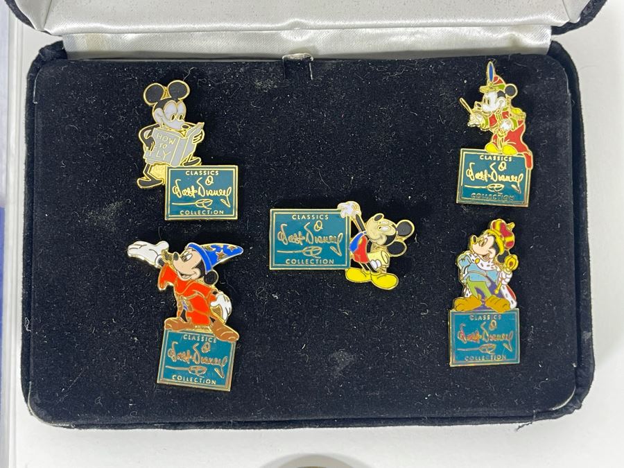 Member Exclusive Walt Disney World Fantasyland Patch, Classics Walt Disney Collection Pins, Disneyland 45 Years Of Magic Pinocchio Medallion [Photo 3]