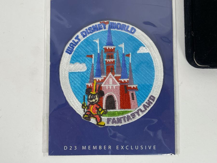 Member Exclusive Walt Disney World Fantasyland Patch, Classics Walt Disney Collection Pins, Disneyland 45 Years Of Magic Pinocchio Medallion [Photo 5]