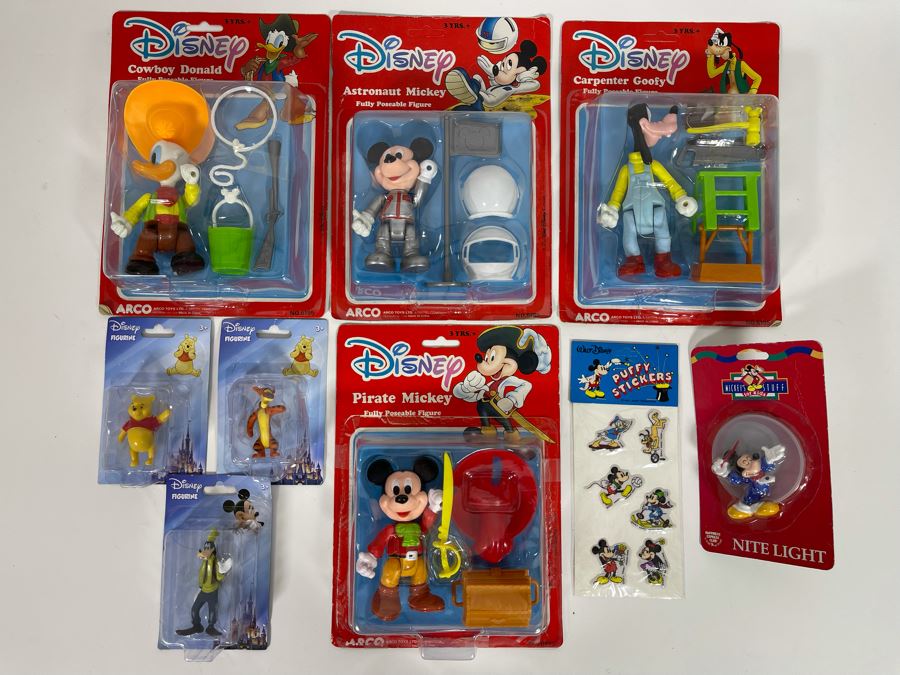 Various Disney Figures, Stickers And Nite Light [Photo 2]