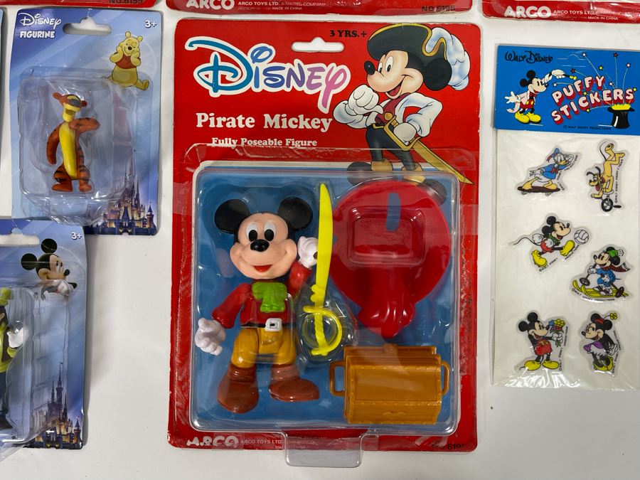 Various Disney Figures, Stickers And Nite Light [Photo 4]