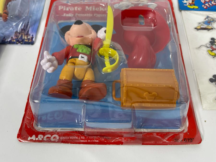 Various Disney Figures, Stickers And Nite Light [Photo 11]