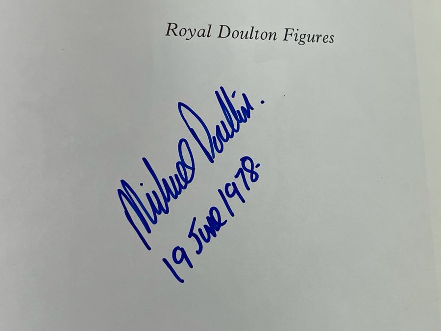 Hardcover Book Royal Doulton Figurines Produced At Burslem c1890-1978 Signed By Michael Doulton [Photo 7]