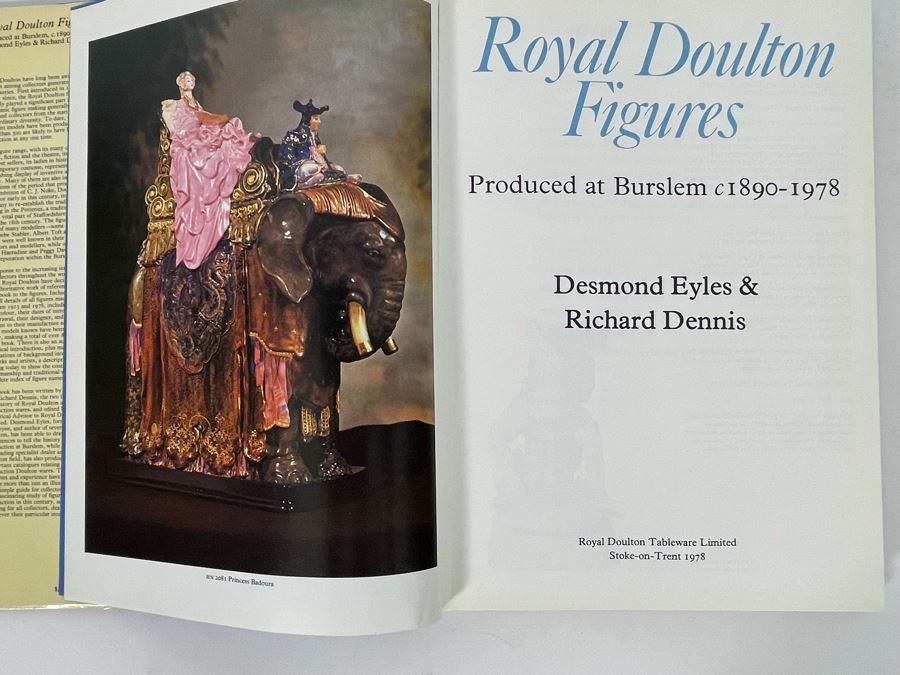 Hardcover Book Royal Doulton Figurines Produced At Burslem c1890-1978 Signed By Michael Doulton [Photo 8]