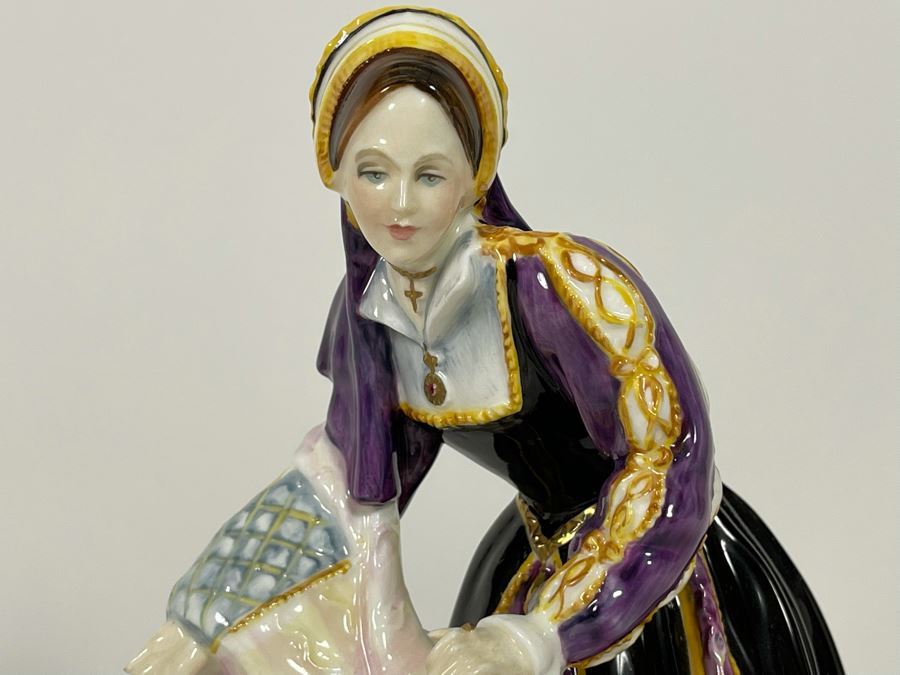 Royal Doulton Catherine Howard Limited Edition Figurine 9H HN3449 [Photo 4]