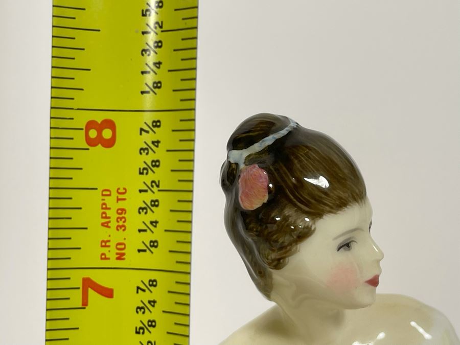 Royal Doulton Southern Belle Figurine 8H HN2229 [Photo 13]