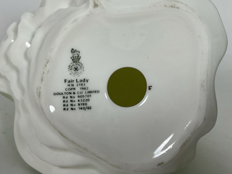 Royal Doulton Fair Lady Figurine 7.5H HN2193 [Photo 9]