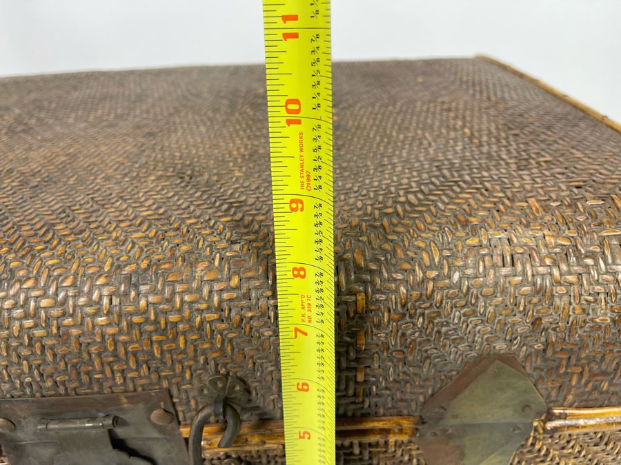 Vintage Chinese Woven Rattan Suitcase 22W X 16D X 8H [Photo 16]