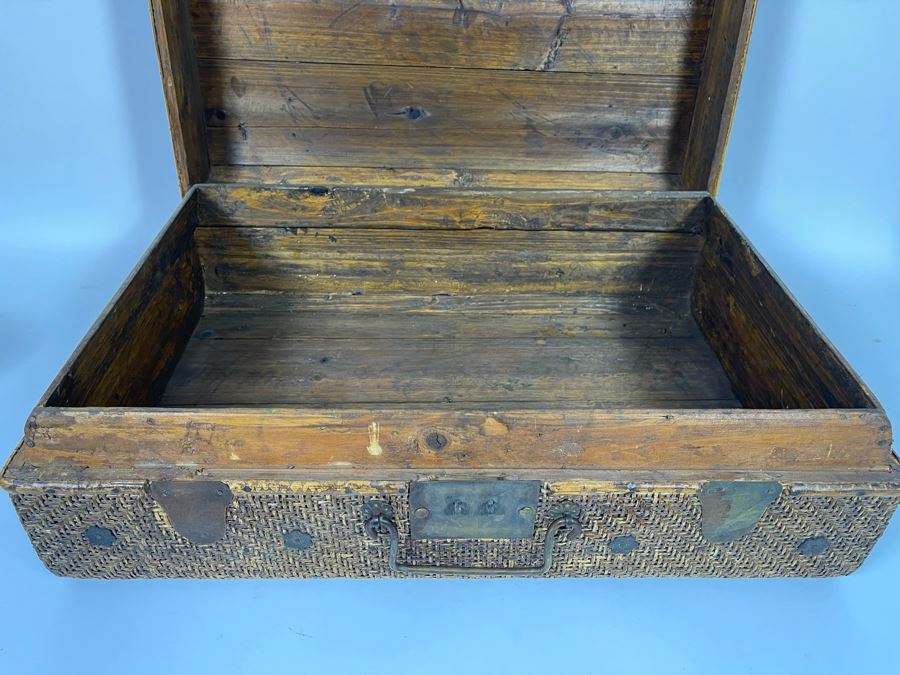 Vintage Chinese Woven Rattan Suitcase 22W X 16D X 8H [Photo 10]