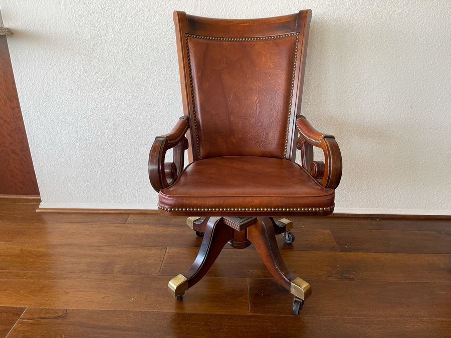 Pulaski Furniture Leather Office Chair With Casters 1'11'W X 1'8'D X 3'2'H [Photo 2]