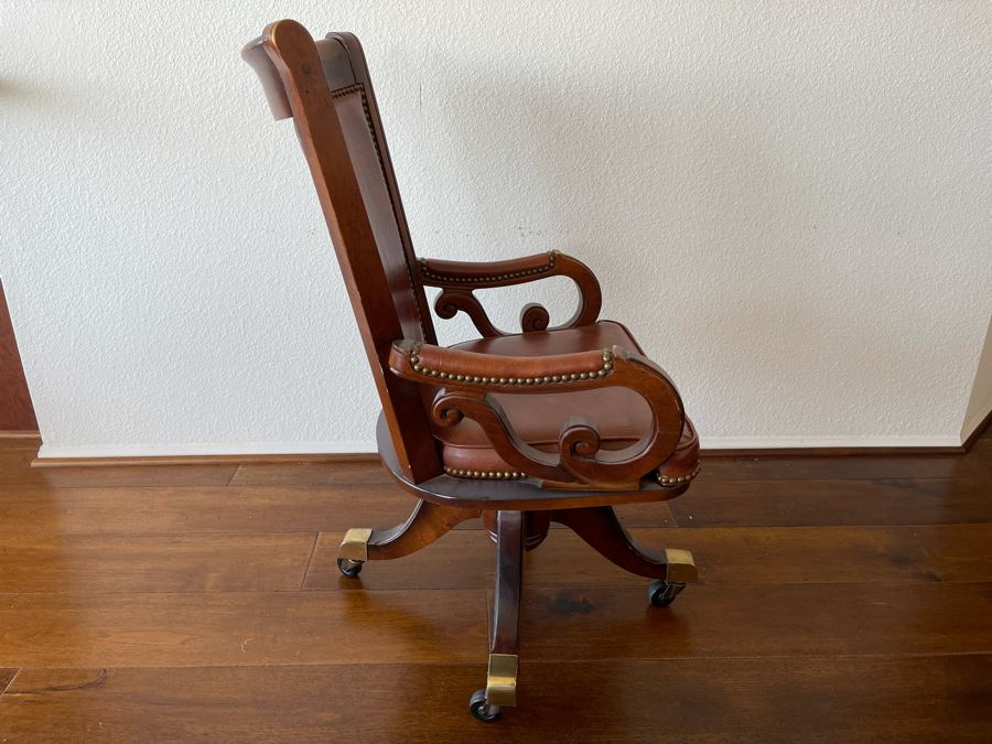 Pulaski Furniture Leather Office Chair With Casters 1'11'W X 1'8'D X 3'2'H [Photo 4]