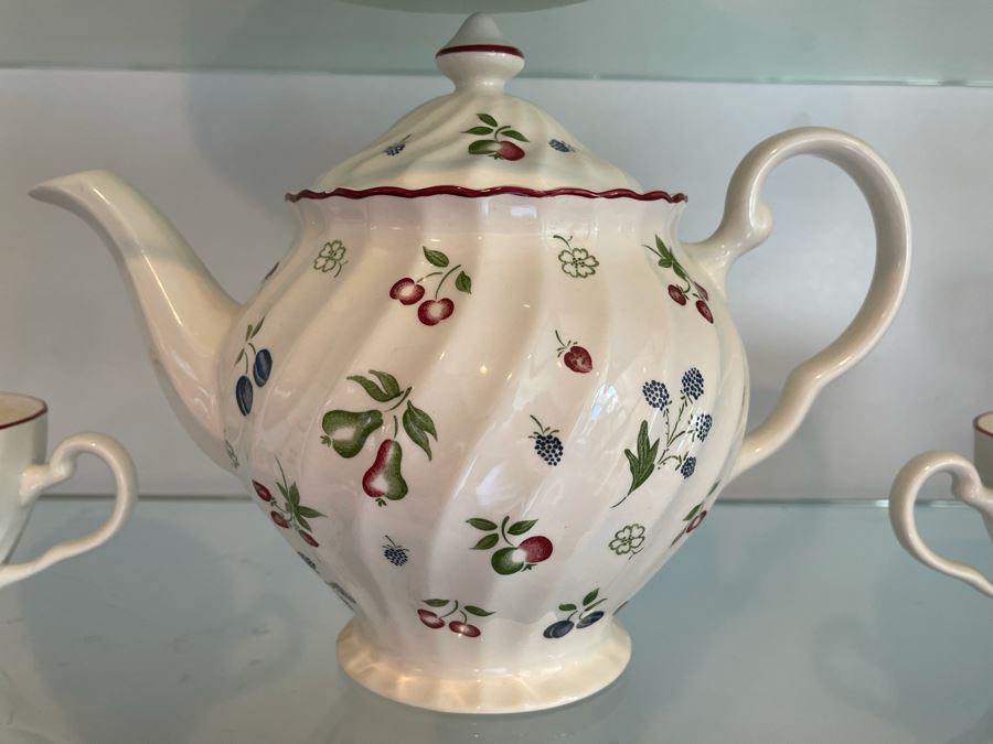 Johnson Brothers China Set Sweetbriar