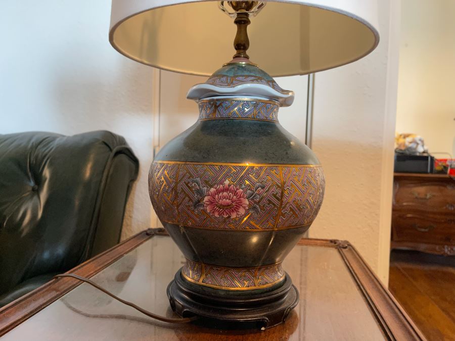 Chinese Porcelain Table Lamp [Photo 2]