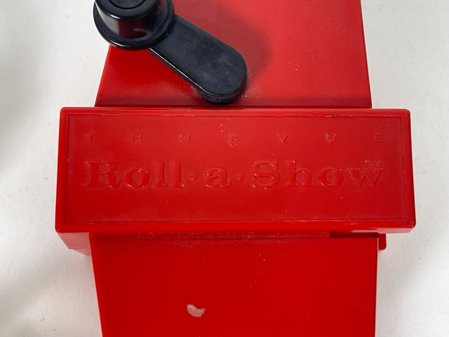 Vintage Roll-A-Show Handheld Movie Film Player With Three Disney Cartoons Featuring Pluto And Donald Duck Working [Photo 5]