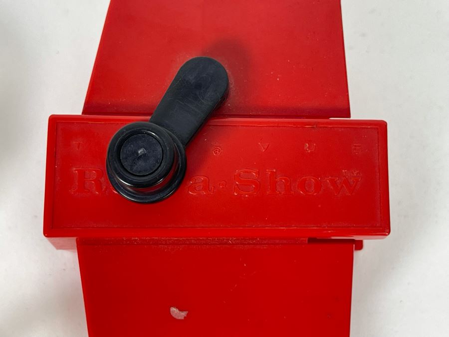 Vintage Roll-A-Show Handheld Movie Film Player With Three Disney Cartoons Featuring Pluto And Donald Duck Working [Photo 4]