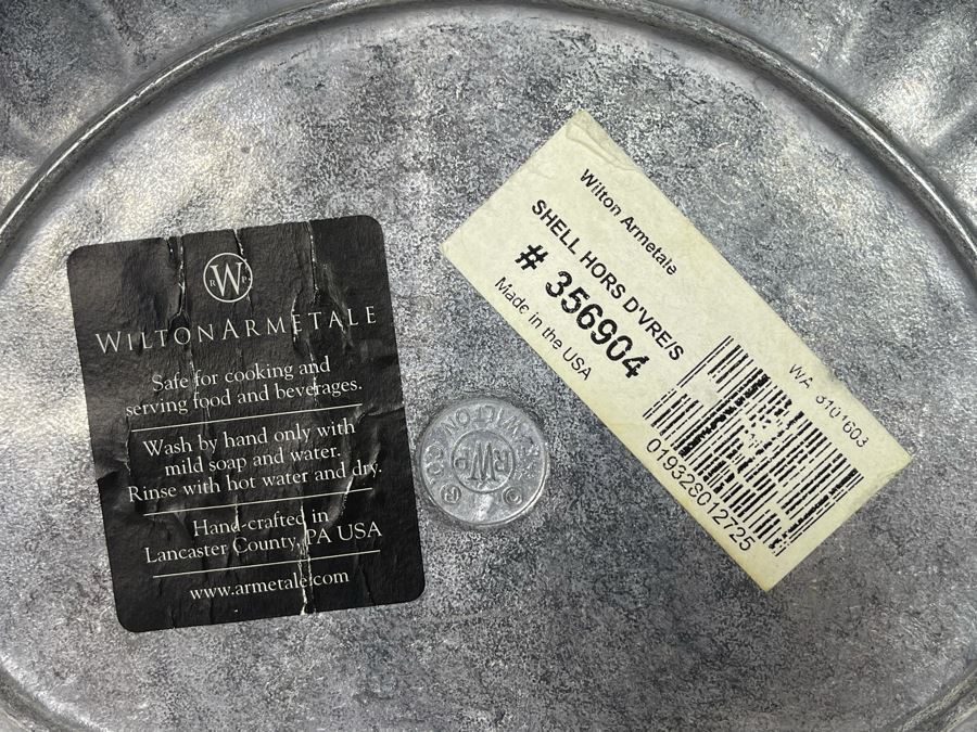 JUST ADDED - Nambe Studio Salt And Pepper Shakers 5H And Wilton Armetale Shell Hors D'Oeuvre Plate 11.5W [Photo 8]