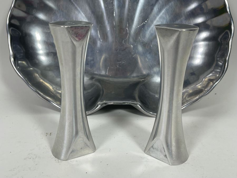 JUST ADDED - Nambe Studio Salt And Pepper Shakers 5H And Wilton Armetale Shell Hors D'Oeuvre Plate 11.5W [Photo 4]