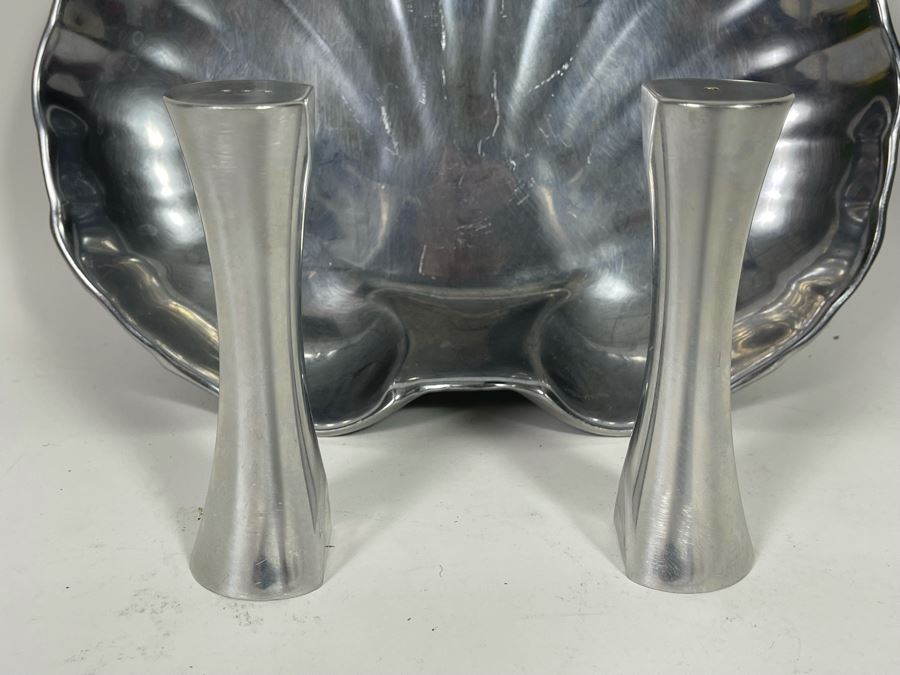 JUST ADDED - Nambe Studio Salt And Pepper Shakers 5H And Wilton Armetale Shell Hors D'Oeuvre Plate 11.5W [Photo 3]
