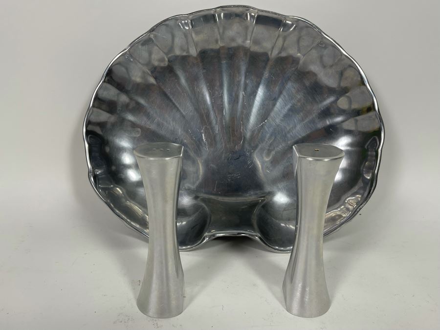 JUST ADDED - Nambe Studio Salt And Pepper Shakers 5H And Wilton Armetale Shell Hors D'Oeuvre Plate 11.5W [Photo 2]