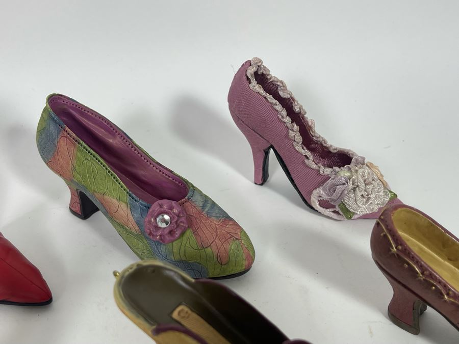 JUST ADDED - Large Collection Of Miniature Shoes Figurines Just The Right Shoe [Photo 15]