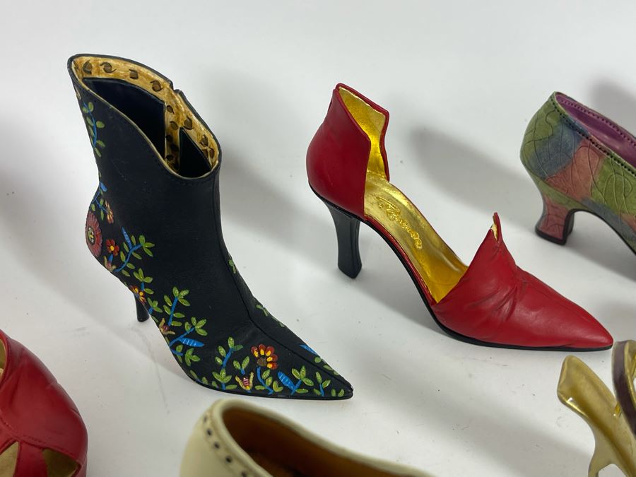 JUST ADDED - Large Collection Of Miniature Shoes Figurines Just The Right Shoe [Photo 16]