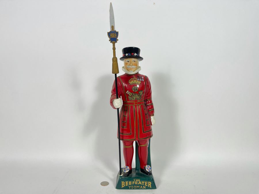 The Beefeater Yeoman Carlton Ware Hand-Painted Ceramic Decanter Figurine Made In Staffordshire England 19H [Photo 4]