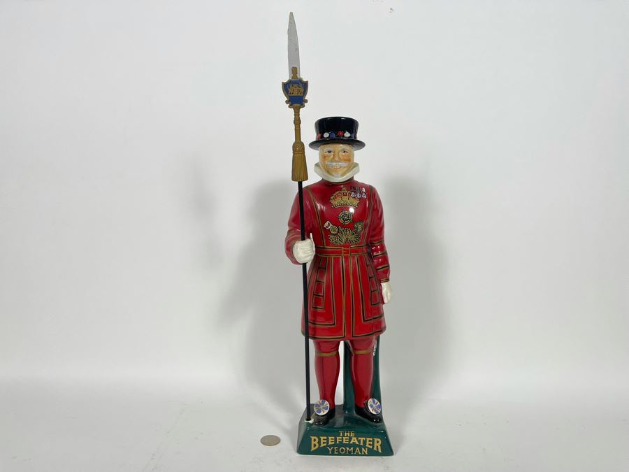 The Beefeater Yeoman Carlton Ware Hand-Painted Ceramic Decanter Figurine Made In Staffordshire England 19H [Photo 3]