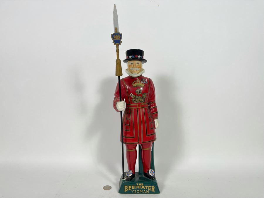 The Beefeater Yeoman Carlton Ware Hand-Painted Ceramic Decanter Figurine Made In Staffordshire England 19H [Photo 2]