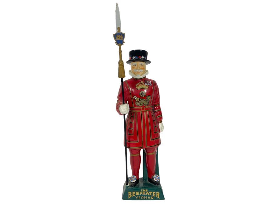 The Beefeater Yeoman Carlton Ware Hand-Painted Ceramic Decanter Figurine Made In Staffordshire England 19H [Photo 1]