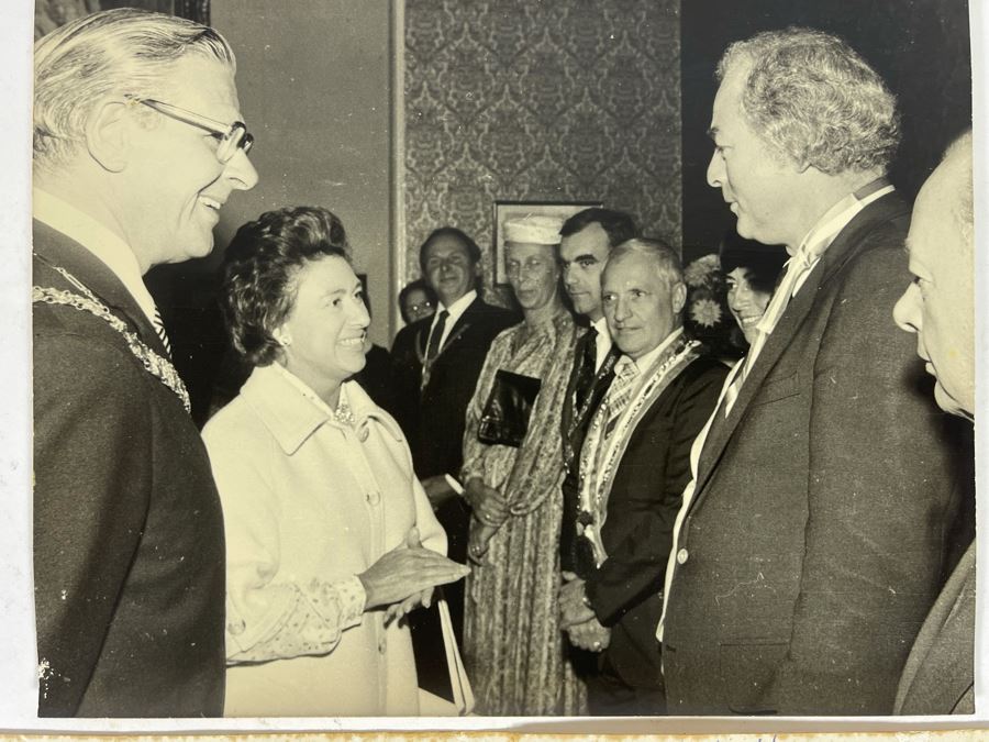 Signed Luncheon Menu From 1979 Visit Of Her Royal Highness The Princess Margaret And Photo Of Princess Margaret With Bill Mitchell [Photo 5]