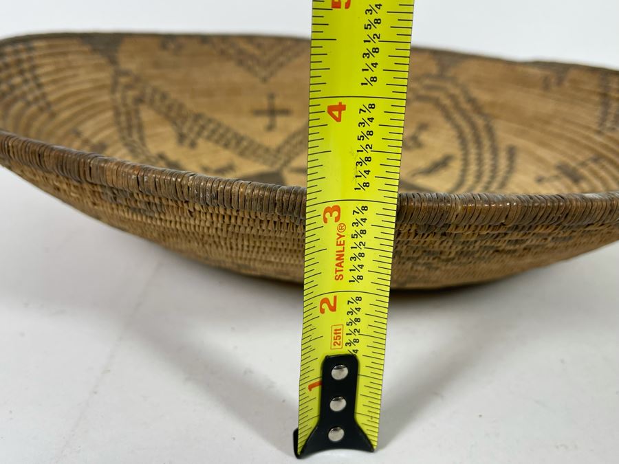 Large Fine Native American Apache Tray Basket Antique Featuring Men And Deer 17'R X 3'H [Photo 19]