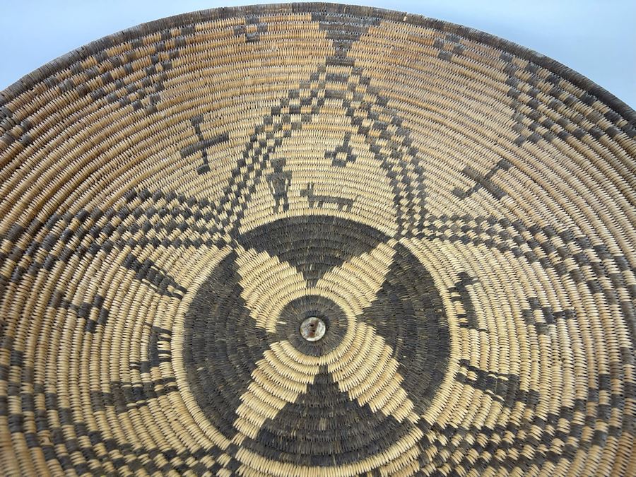 Large Fine Native American Apache Tray Basket Antique Featuring Men And Deer 17'R X 3'H [Photo 9]