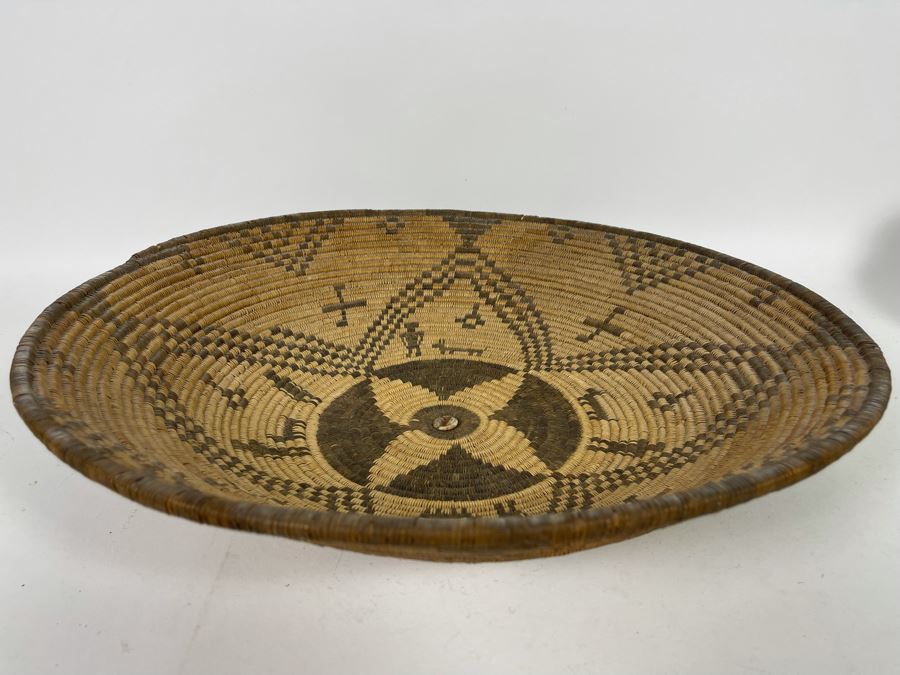 Large Fine Native American Apache Tray Basket Antique Featuring Men And Deer 17'R X 3'H [Photo 4]