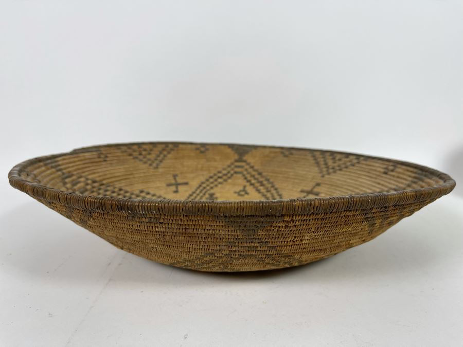 Large Fine Native American Apache Tray Basket Antique Featuring Men And Deer 17'R X 3'H [Photo 5]