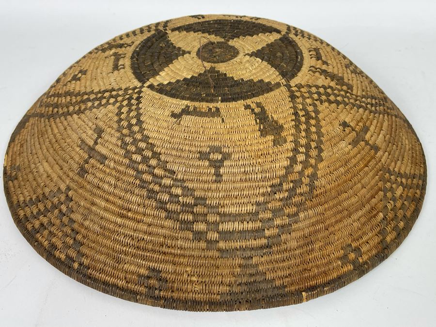 Large Fine Native American Apache Tray Basket Antique Featuring Men And Deer 17'R X 3'H [Photo 15]