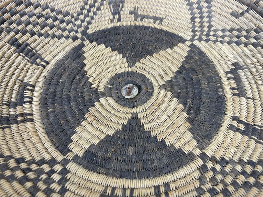 Large Fine Native American Apache Tray Basket Antique Featuring Men And Deer 17'R X 3'H [Photo 12]