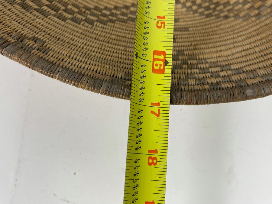 Large Fine Native American Apache Tray Basket Antique Featuring Men And Deer 17'R X 3'H [Photo 18]