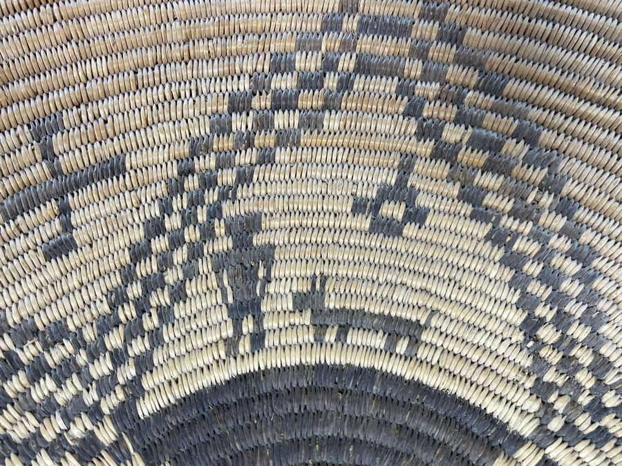 Large Fine Native American Apache Tray Basket Antique Featuring Men And Deer 17'R X 3'H [Photo 13]