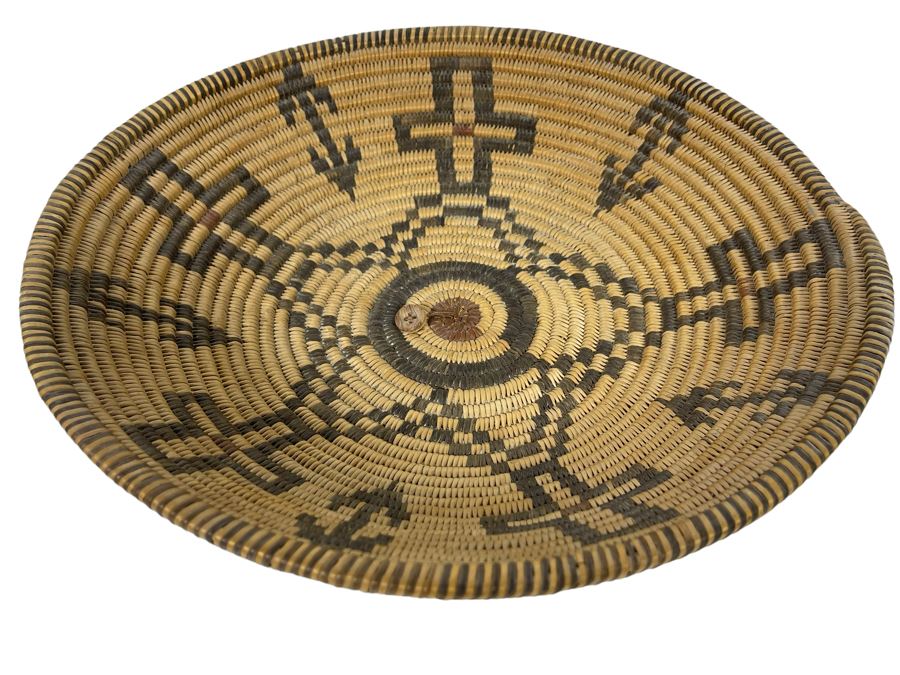 Large Fine Native American Tray Basket Antique 11'R X 2.5'H	