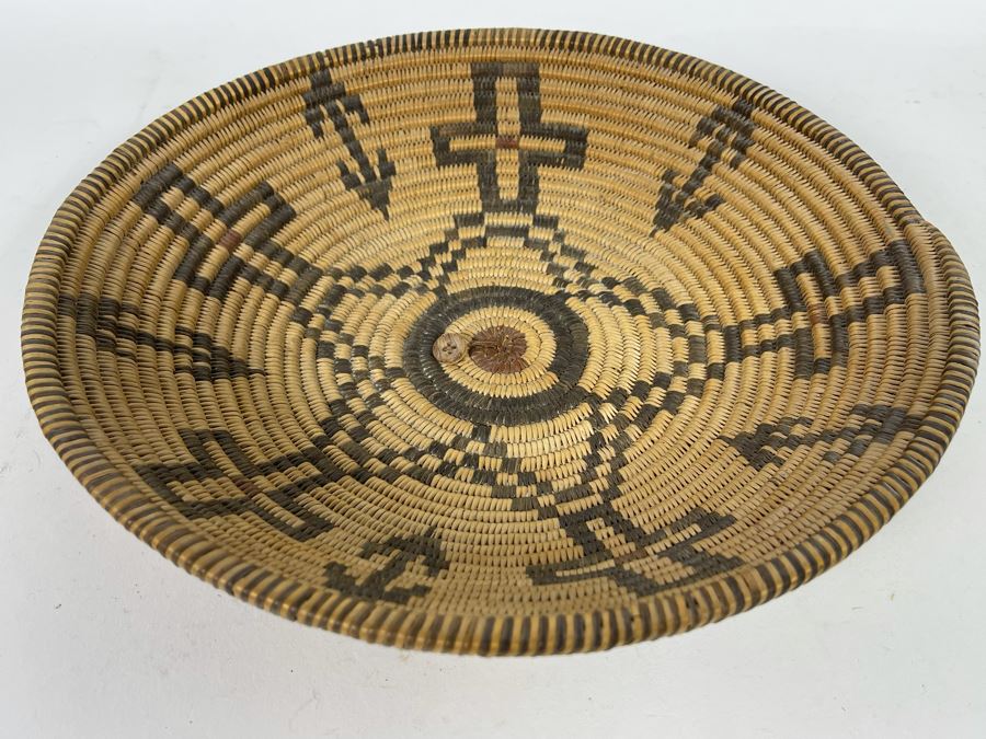 Large Fine Native American Tray Basket Antique 11'R X 2.5'H	 [Photo 4]