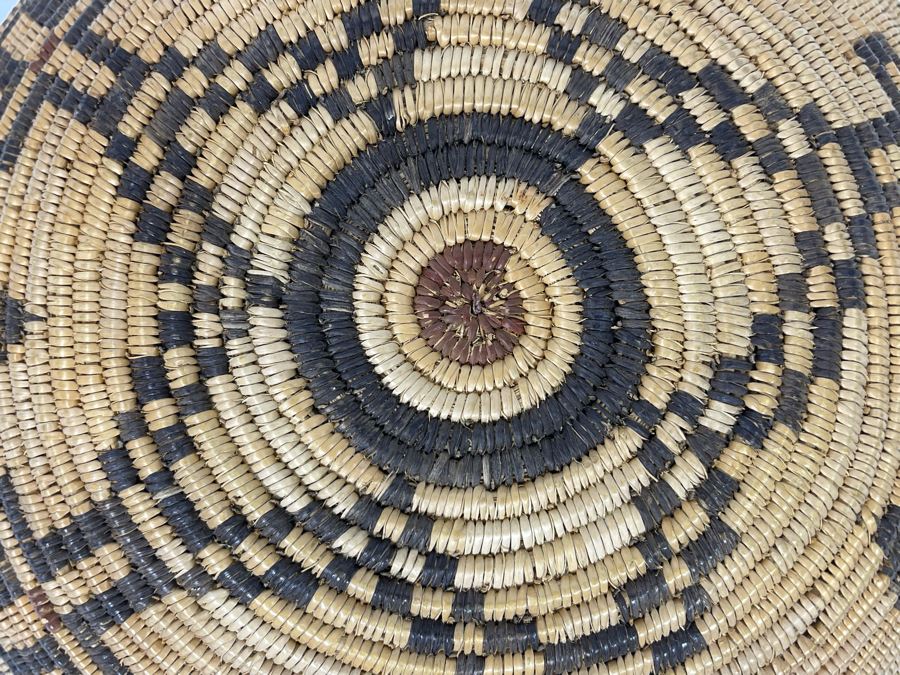 Large Fine Native American Tray Basket Antique 11'R X 2.5'H	 [Photo 12]