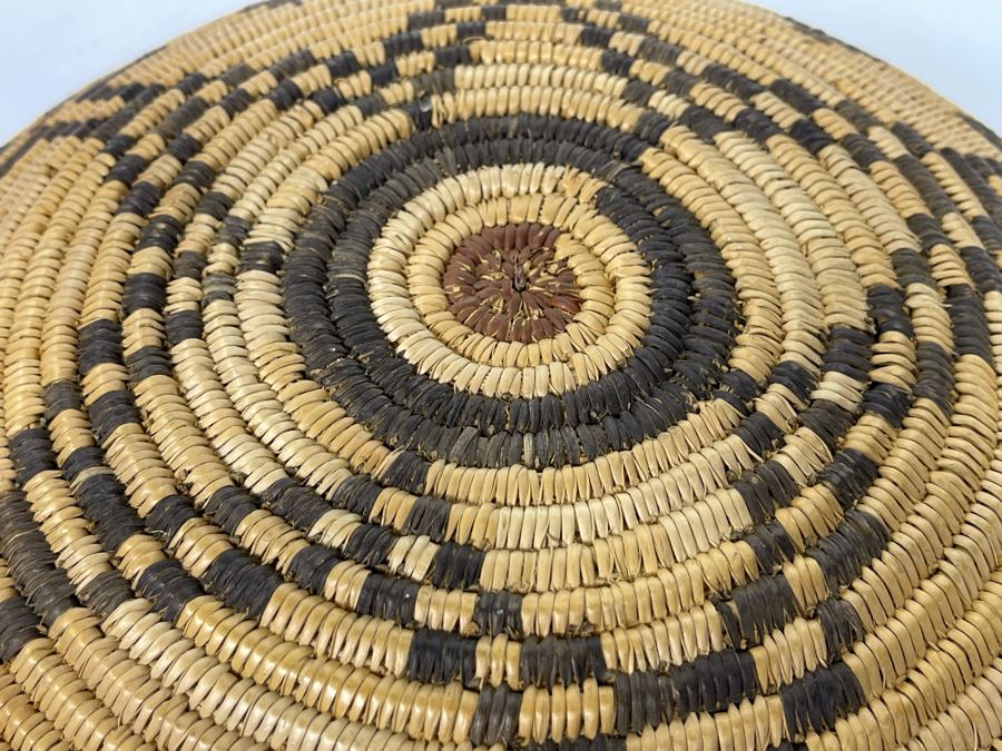 Large Fine Native American Tray Basket Antique 11'R X 2.5'H	 [Photo 13]