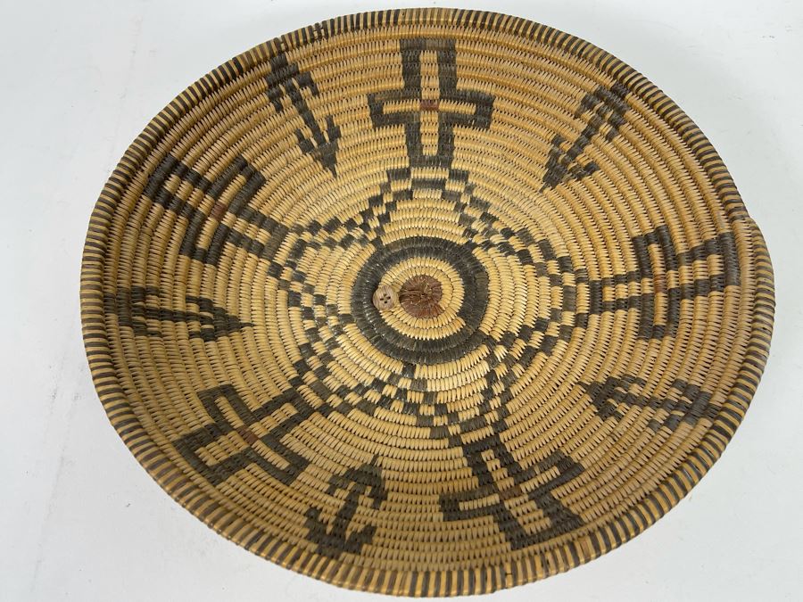 Large Fine Native American Tray Basket Antique 11'R X 2.5'H	 [Photo 2]
