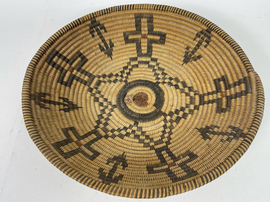 Large Fine Native American Tray Basket Antique 11'R X 2.5'H	 [Photo 3]