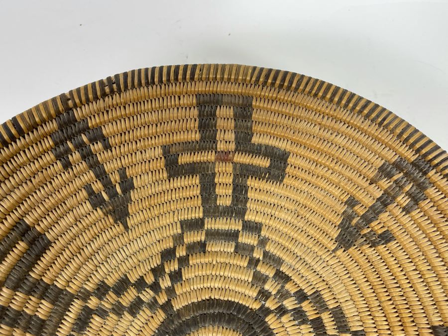 Large Fine Native American Tray Basket Antique 11'R X 2.5'H	 [Photo 10]