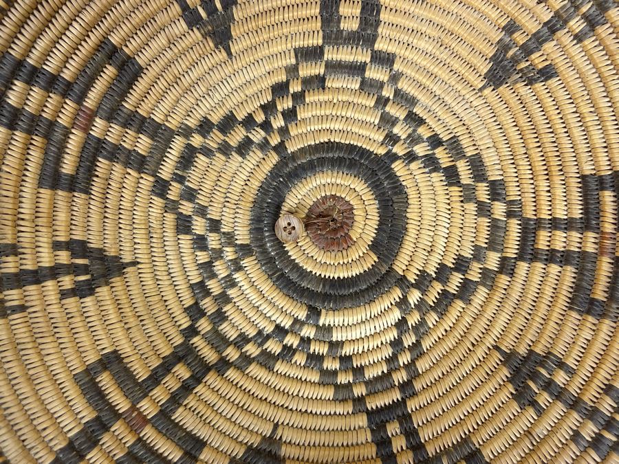 Large Fine Native American Tray Basket Antique 11'R X 2.5'H	 [Photo 9]