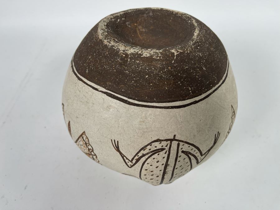 Antique Zuni Native American Frog Pot Featuring Frogs, Butterflies And Birds With Provenance 8W X 7H [Photo 20]