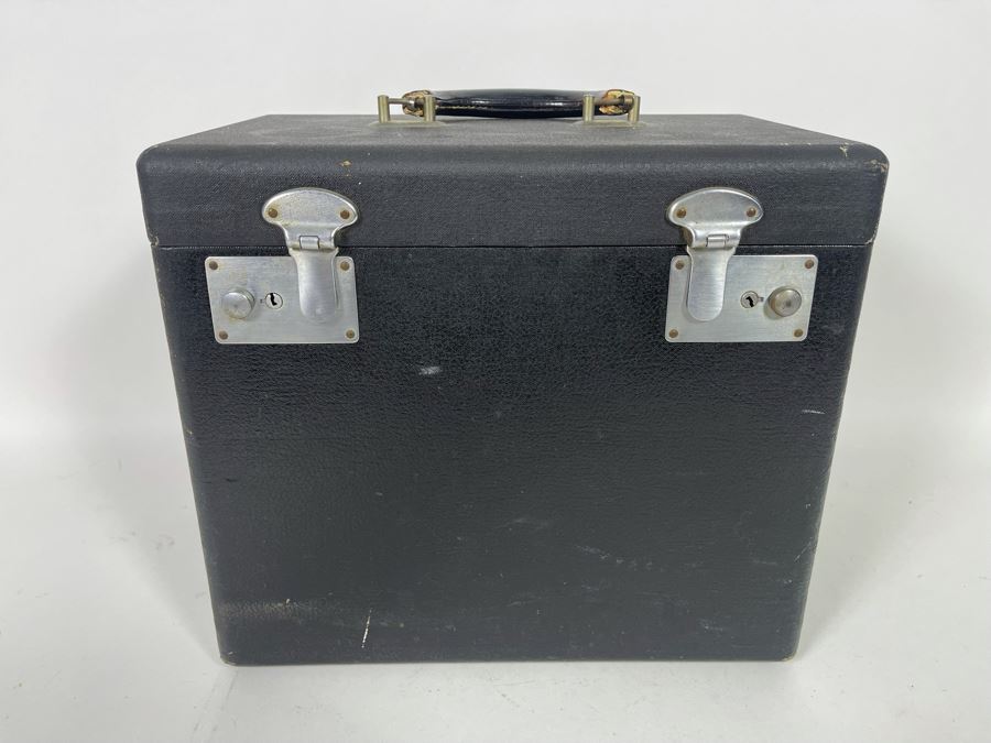 Singer Featherweight Sewing Machine Model 221-1 In Great Condition With Case, Accessories And Original Manual [Photo 9]